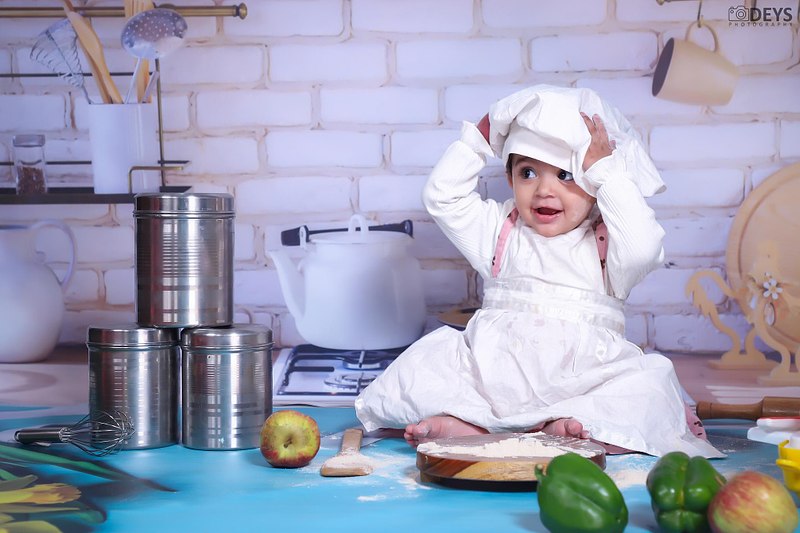 How should your toddler pose for pictures?