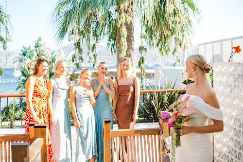 Laura with her bridesmaids at Avantgarde Refined