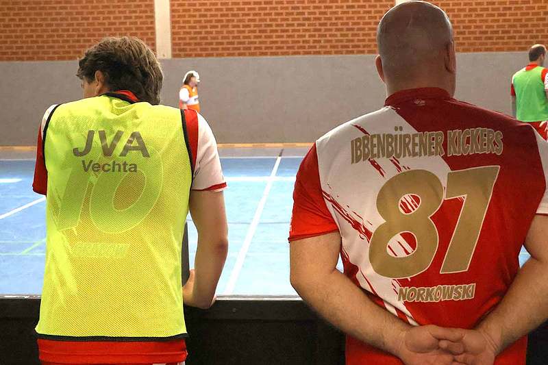 Fußball baut Brücken - Inklusionsmannschaft zu Gast in der JVA Vechta