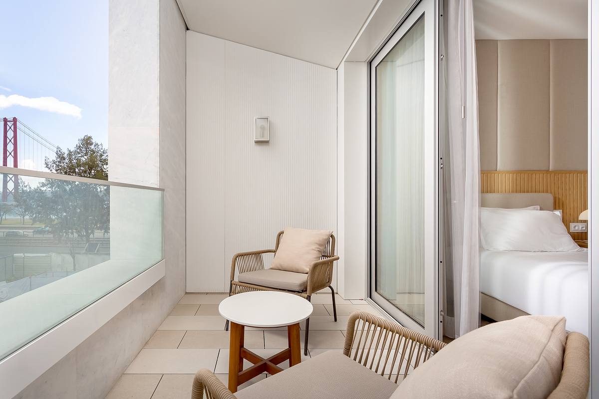 Hyatt Regency Lisboa Twin Bed Room Balcony