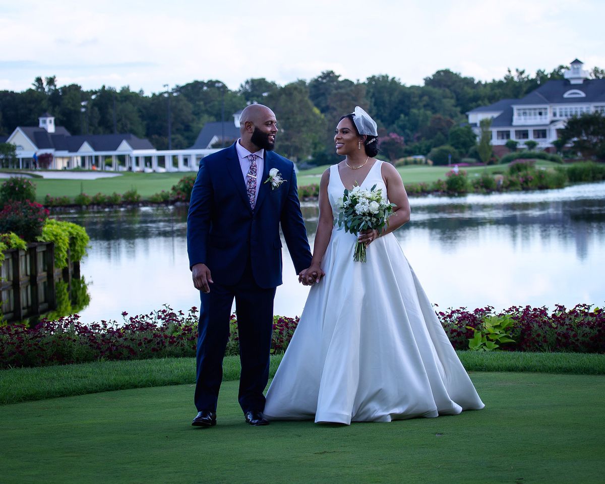 bride and groom walking hand in hand on the greens at baywood, milford, de