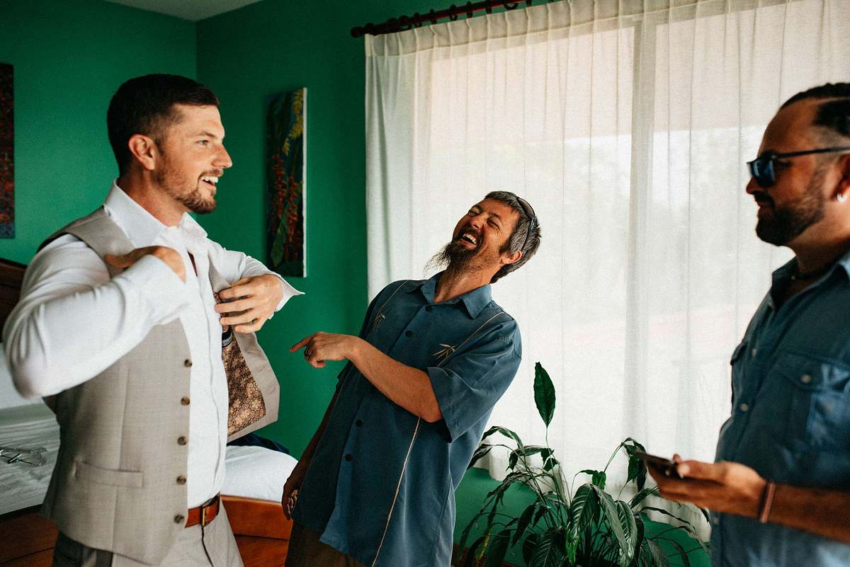 groom's preparations in Manuel Antonio