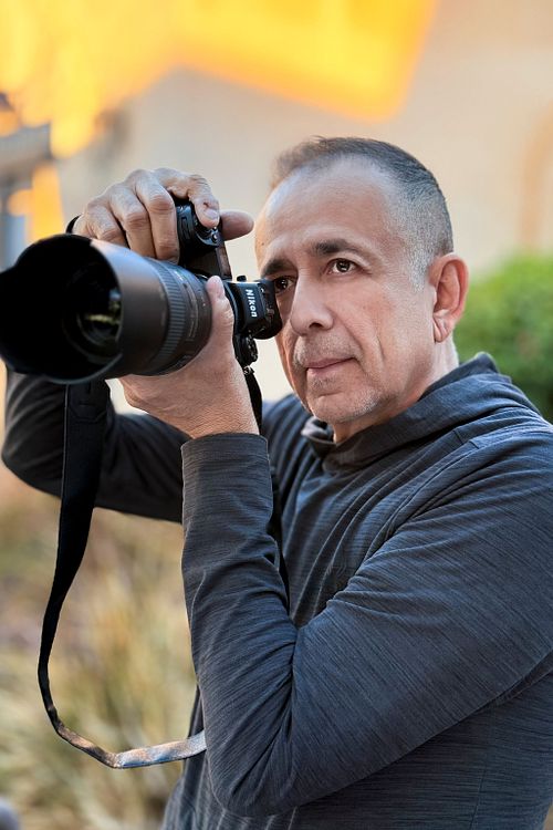 a photographer who genuinely loves food, restaurants, and the stories behind every plate.