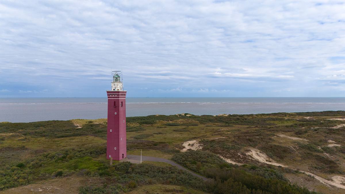 Vuurtoren Westhoofd in Ouddorp bij de duinen