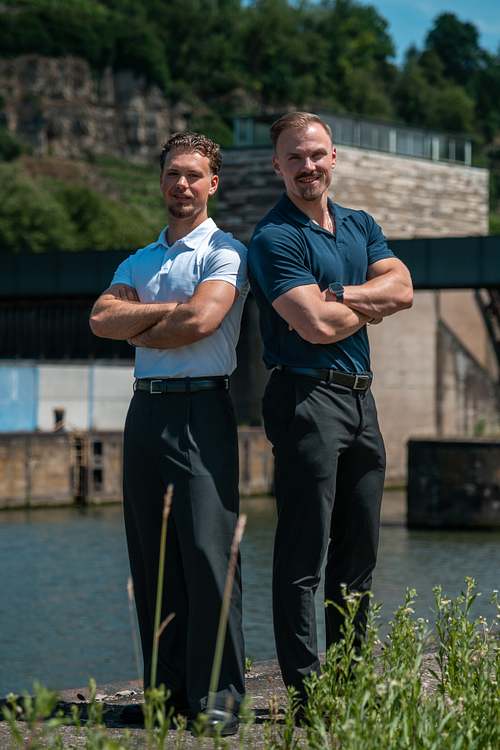 Businessporträts von zwei Personen an der Schleuse bei Ludwigsburg am Neckar
