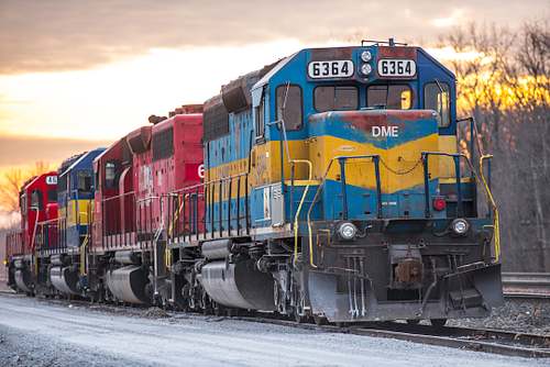 7 foot photographer, workshop tour in US, United States, train