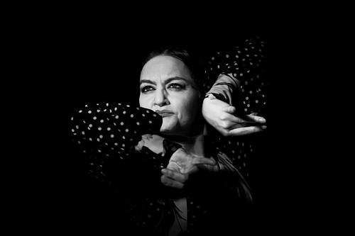 Portrait rapproché d'une danseuse de flamenco