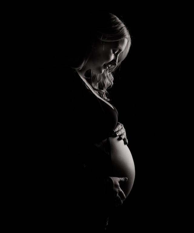 Tips to Prepare for Your Maternity Photo Session: What You Need to Know