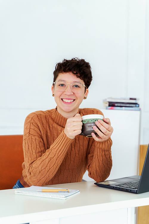«Contraté una sesión fotográfica de marca con Kasia porque necesitaba unas fotos para mi página web y para LinkedIn. ¡Kasia me hizo sentir cómoda enseguida, a pesar de que detesto que me hagan fotos!»