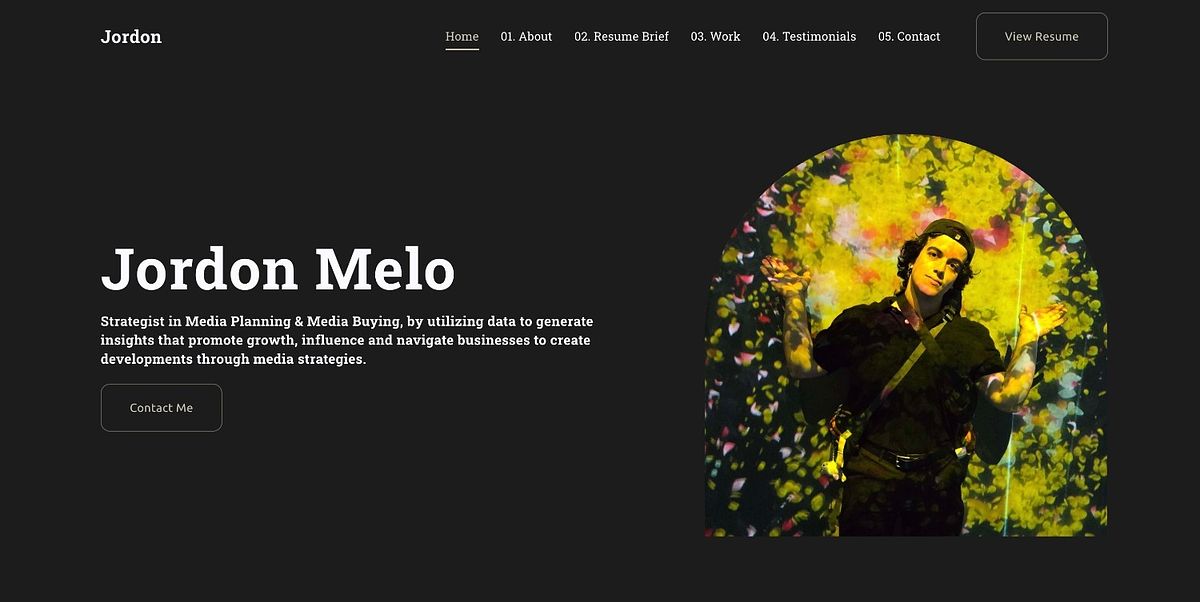 Jordon Melo's single-scroll site: a serif name, an arched portrait, and numbered navigation that mirrors the scroll order