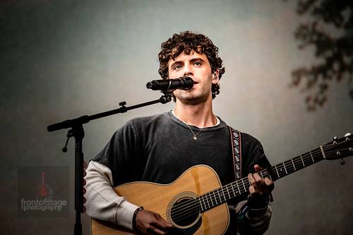 Der US-amerikanische SInger-Songwriter Mark Ambor spielte auf dem Lollapalooza Berlin 2025.