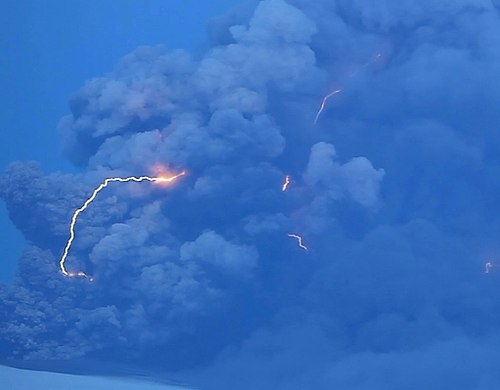 Lightning in the ash clouds