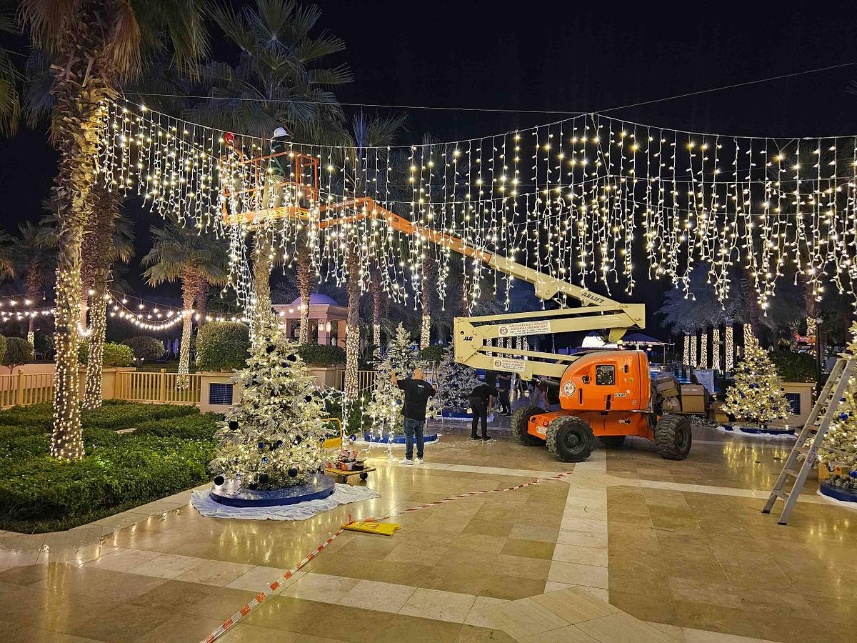 christmas installation process luxury hotel abu dhabi
