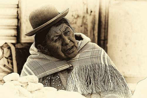 Portrait en sepia d'une femme de Bolivie