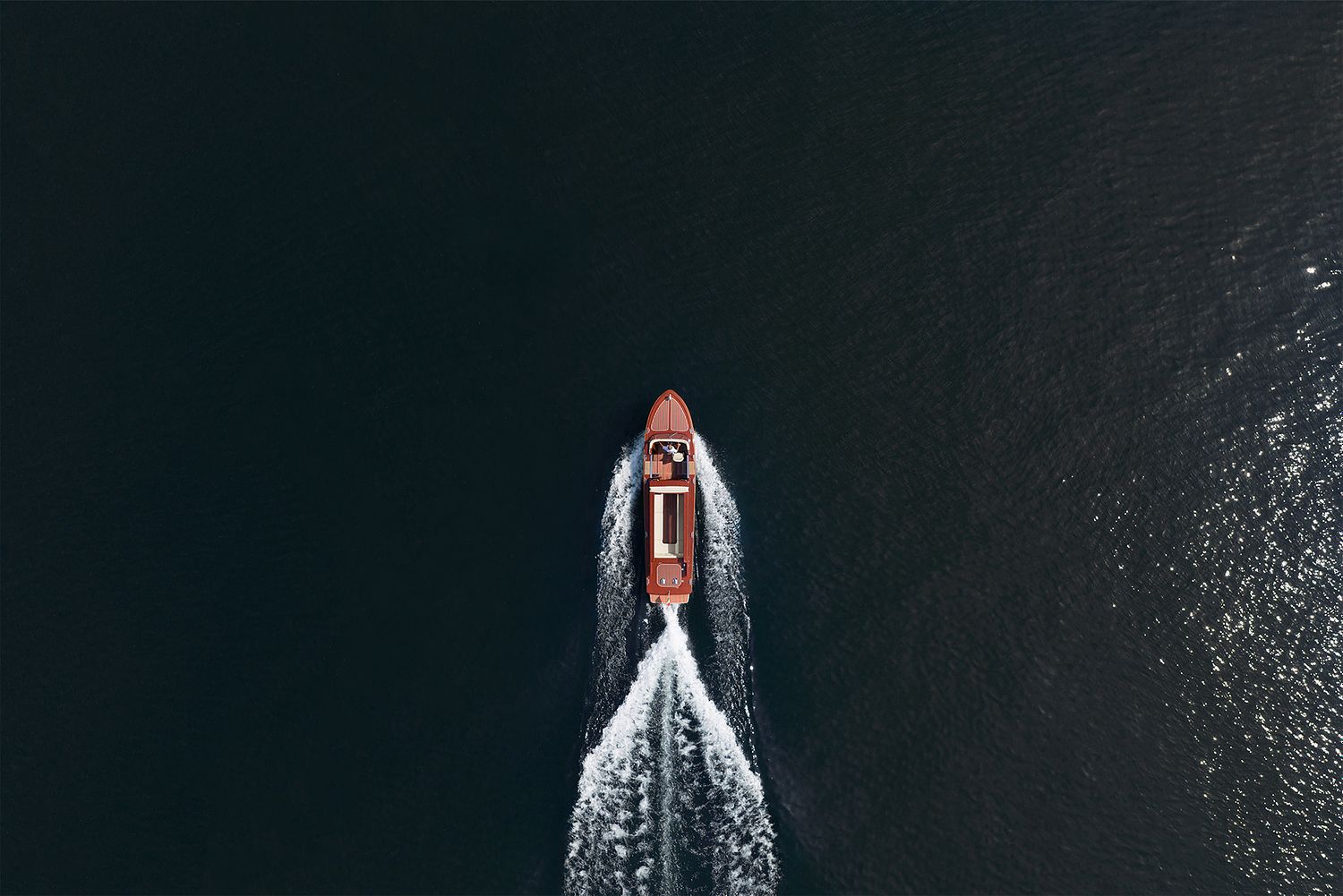 Taxi Boat stile veneziano in navigazione sul Lago di Como