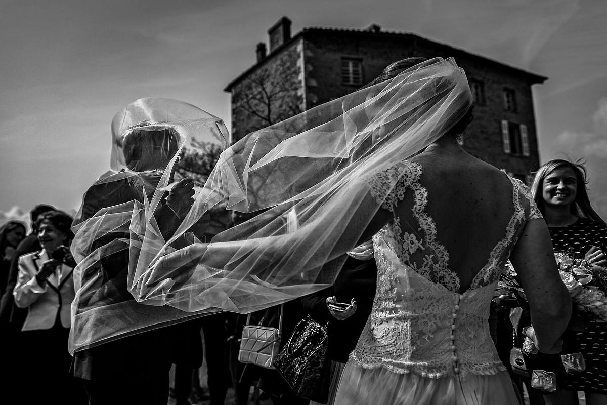 Transformer La Lumi&egrave;re En Emotion Dans Les Images De Mariage