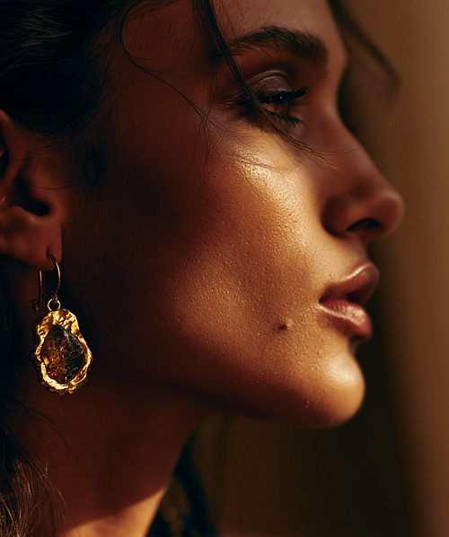 Luxury jewelry and fashion brand avatar design.