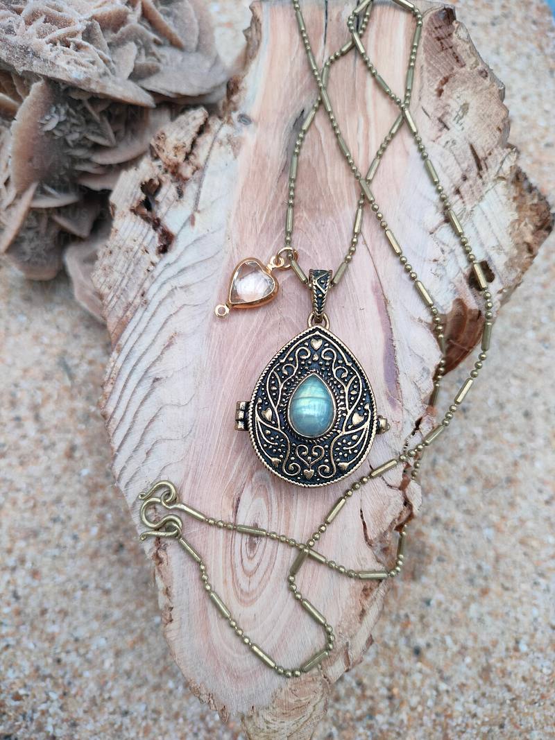 Labradorite mini box pendant necklace 3