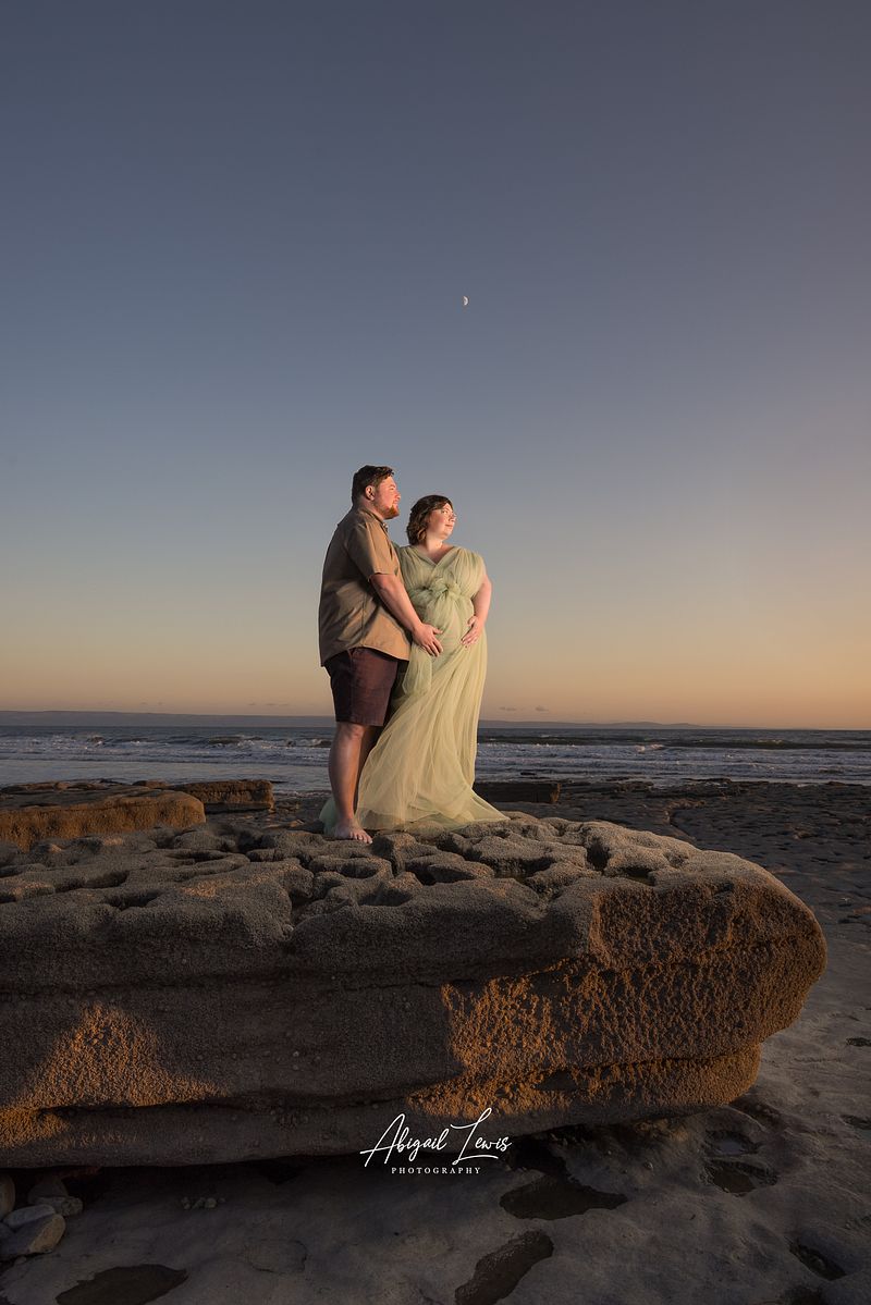 Outdoor Maternity Photography in South Wales: Why Summer is the Best Time to Book