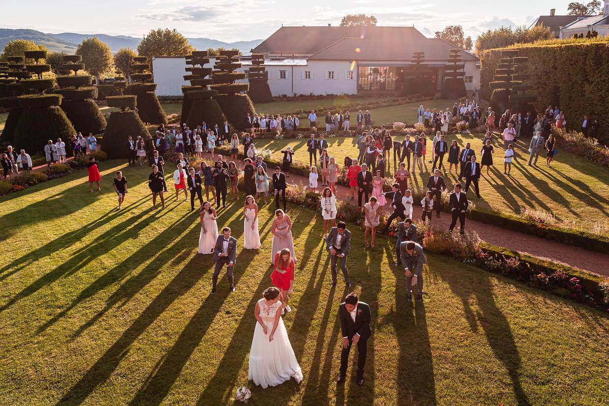 Mariage dans les jardins du Château de Pizay au cœur du Beaujolais