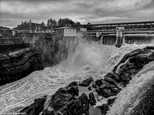 Borregaardsfossen i Glomma – foto fra Sarpsborg - foto av Trond Johansen