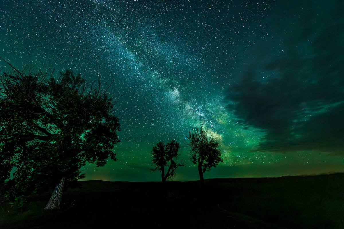 When the Sky Opened &mdash; Airglow Over the Badlands