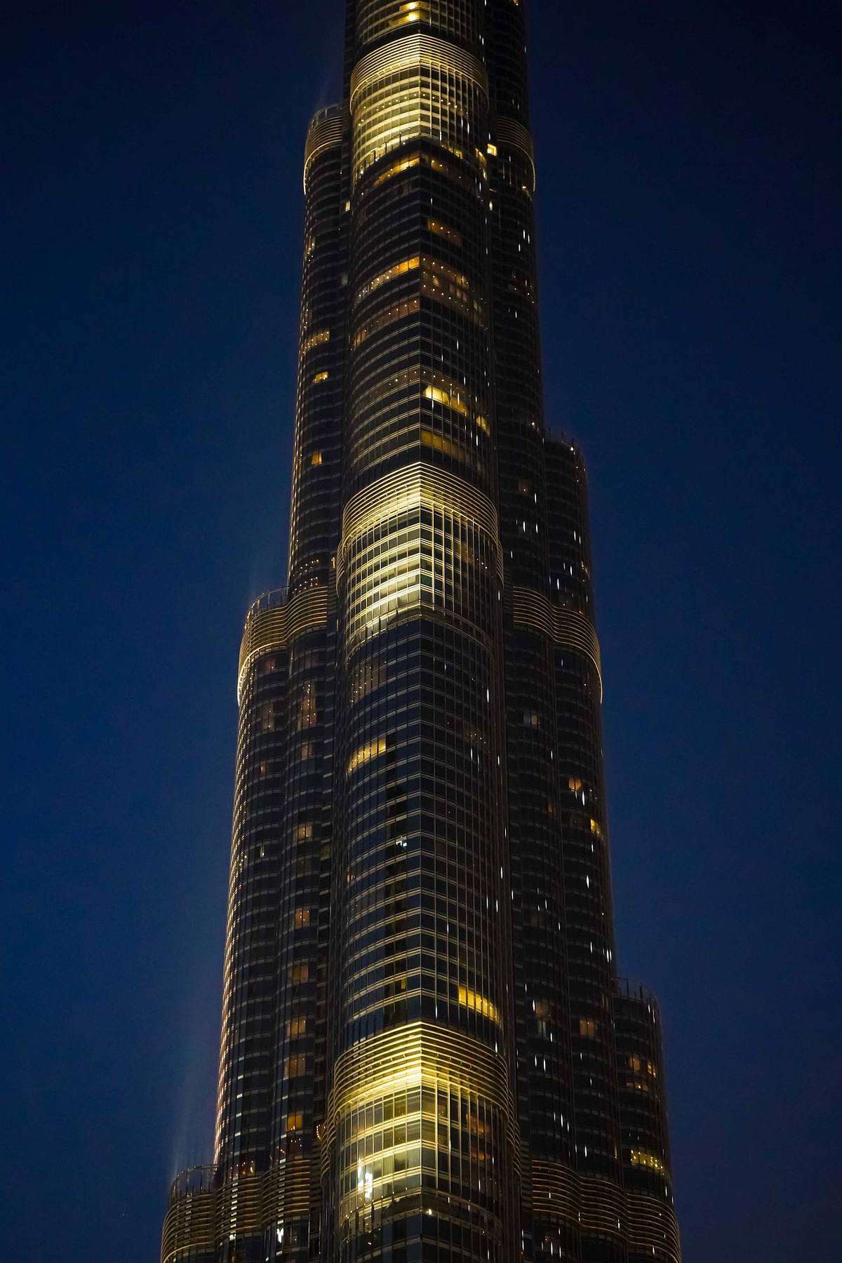 burj khalifa vertical night photography dubai