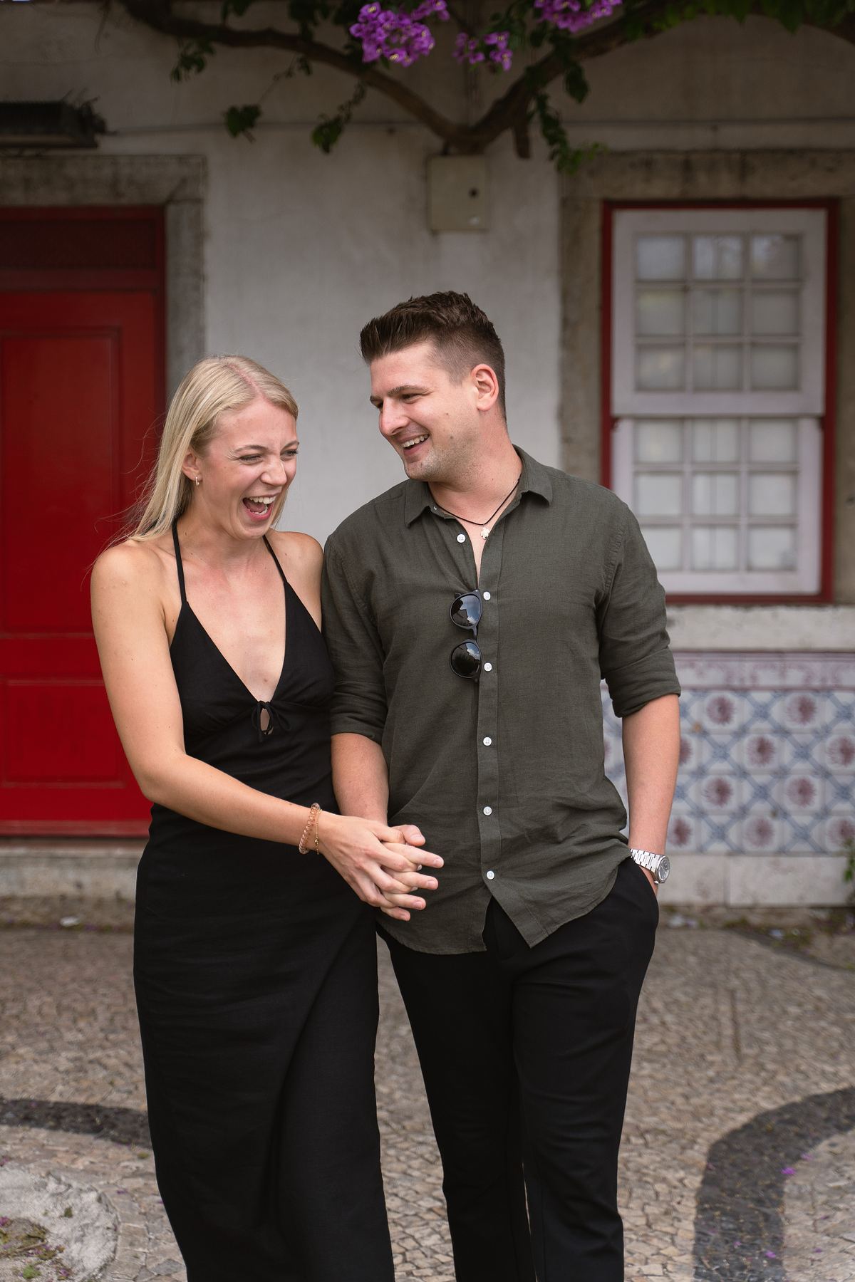 Couple posing outside a traditional Lisbon doorway