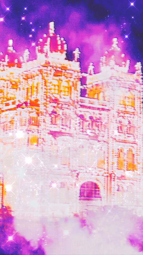 Leuchtender Palast in rosa-violetten Lichtfeldern als Ausdruck von Vorstellungskraft, Offenheit und innerem Potenzial