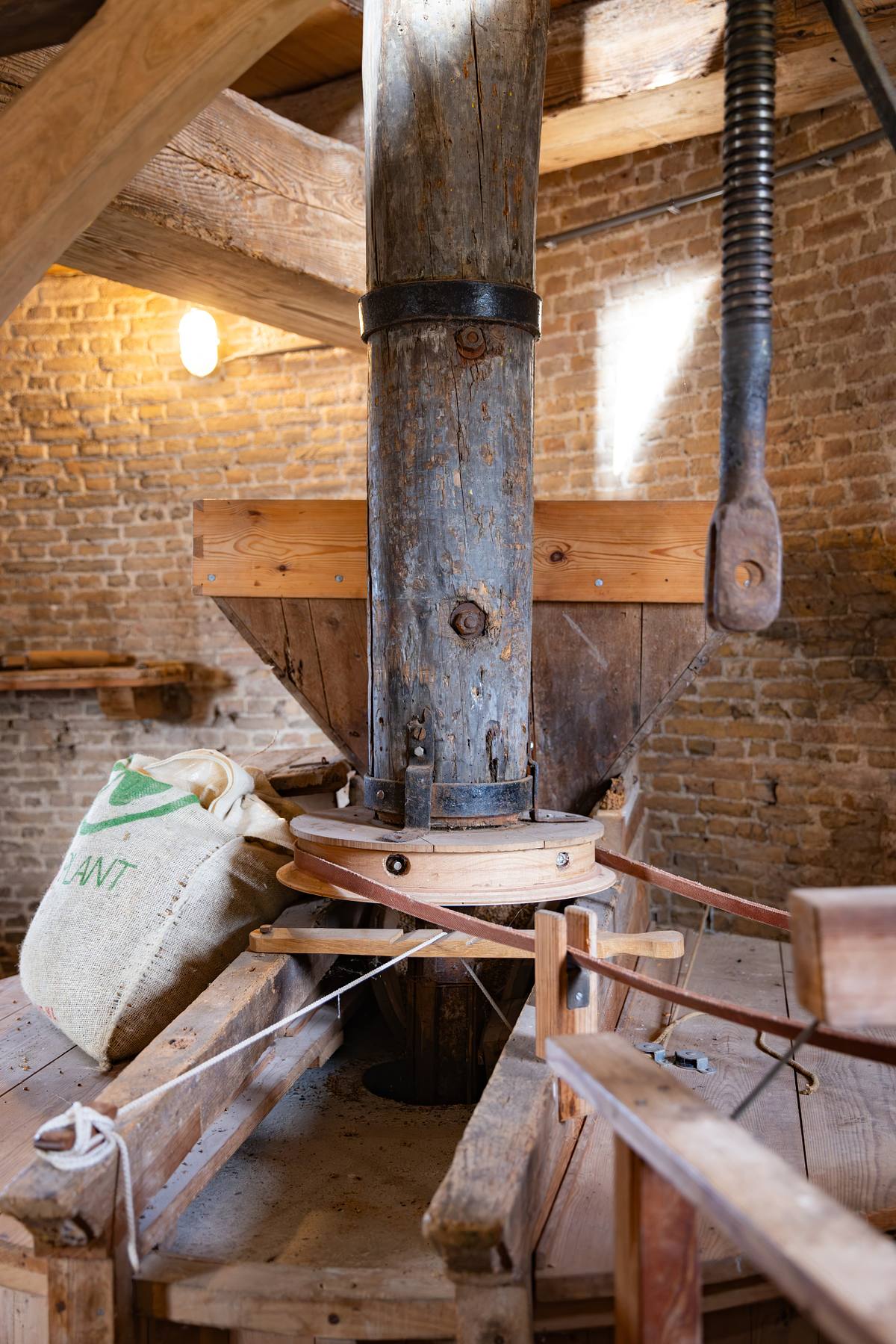 Molen De Korenbloem en het dorp Sommelsdijk