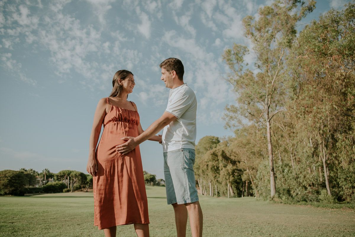 Sessao fotografica de gravidez no Algarve - futura mae em familia