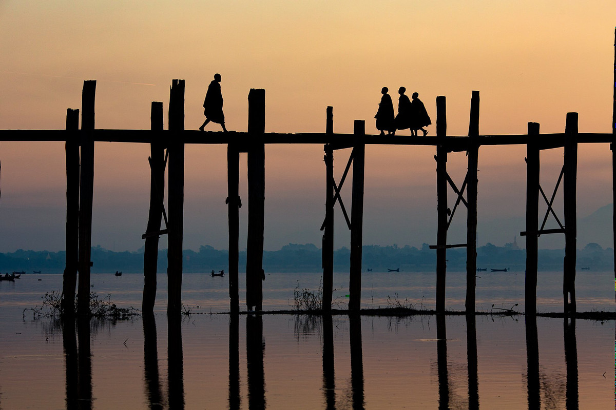 You can still compose with multiple elements with long lens - 200mm