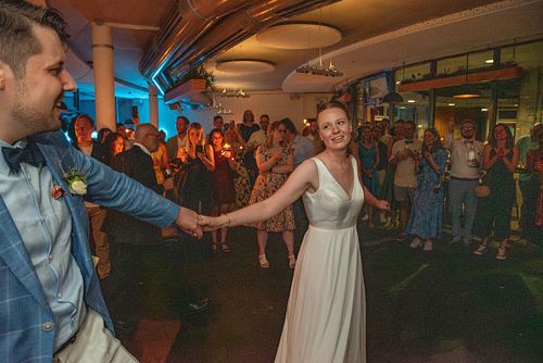 Brautpaar während des Hochzeitstanz