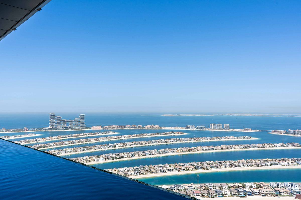 sky pool dubai palm luxury architecture photography