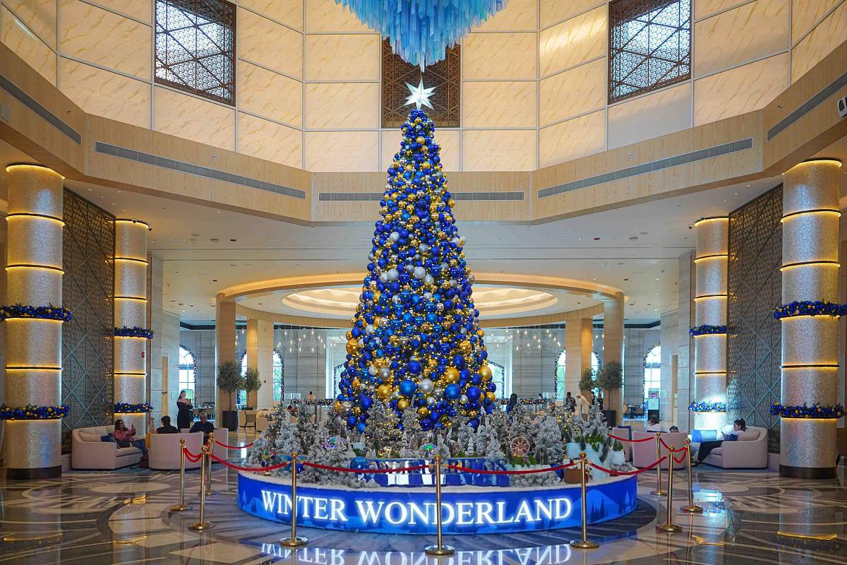7 meter luxury christmas tree rixos marina abu dhabi winter village