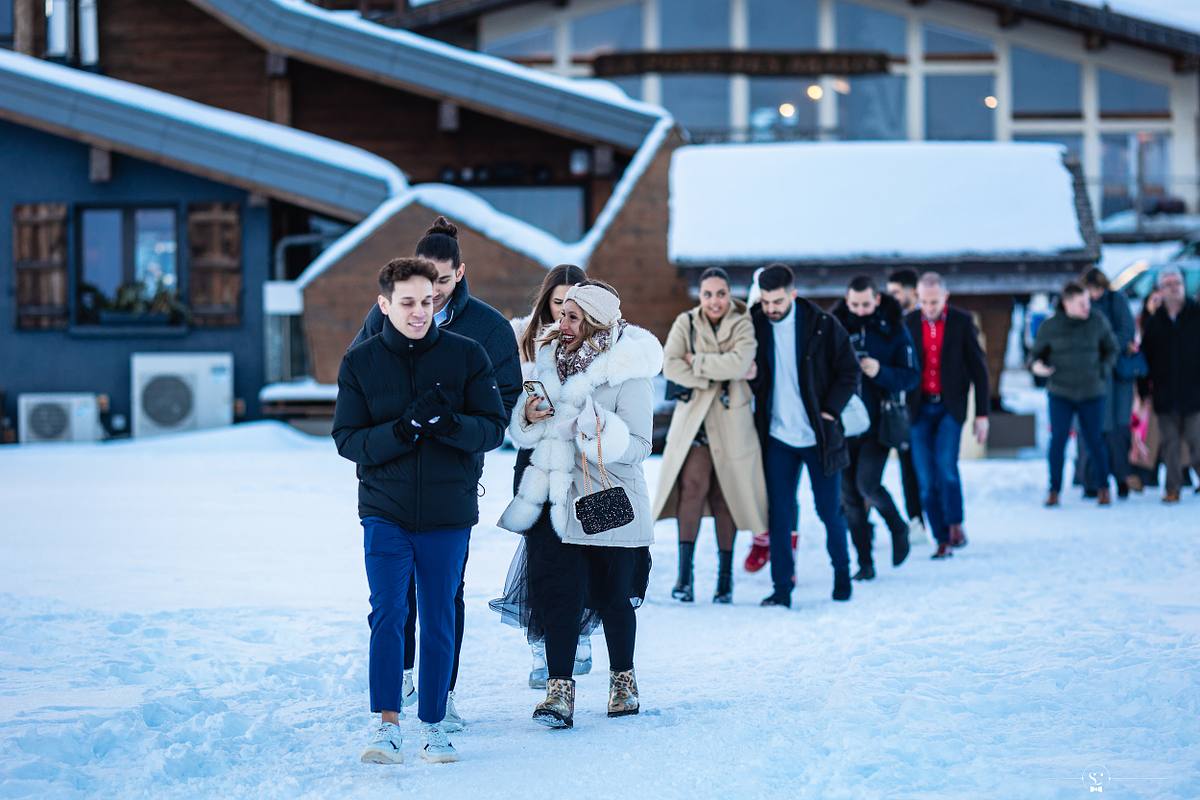C&eacute;r&eacute;monie La&iuml;que sous la neige devant le Mont Blanc. Mariage Les Rhodos La Clusaz Sebastien Clavel Photographe Mariage Lyon