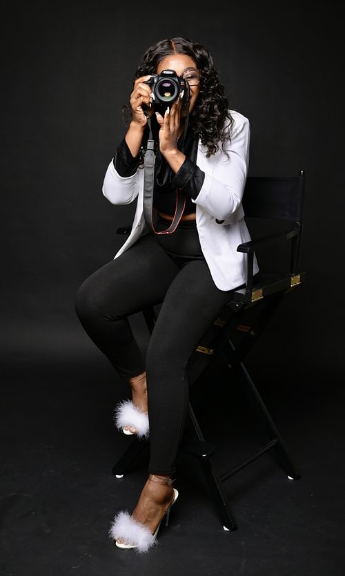 Hello, I am Kia K Dray, A weddings and lifestyle  photographer based in Cleveland, Ohio