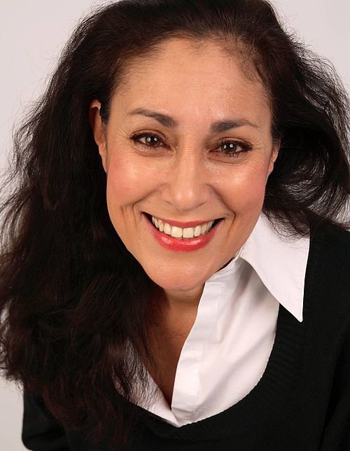 Portrait of concert pianist Myriam Birger with a direct and smiling expression