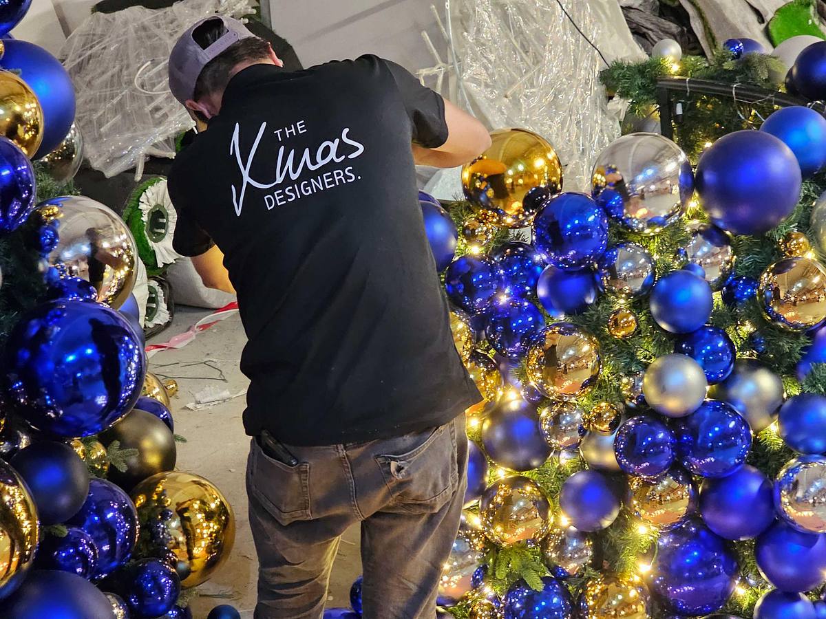 christmas installation process luxury hotel abu dhabi