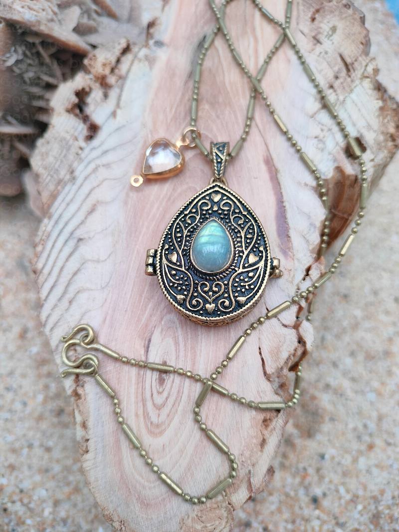 Labradorite mini box pendant necklace 3