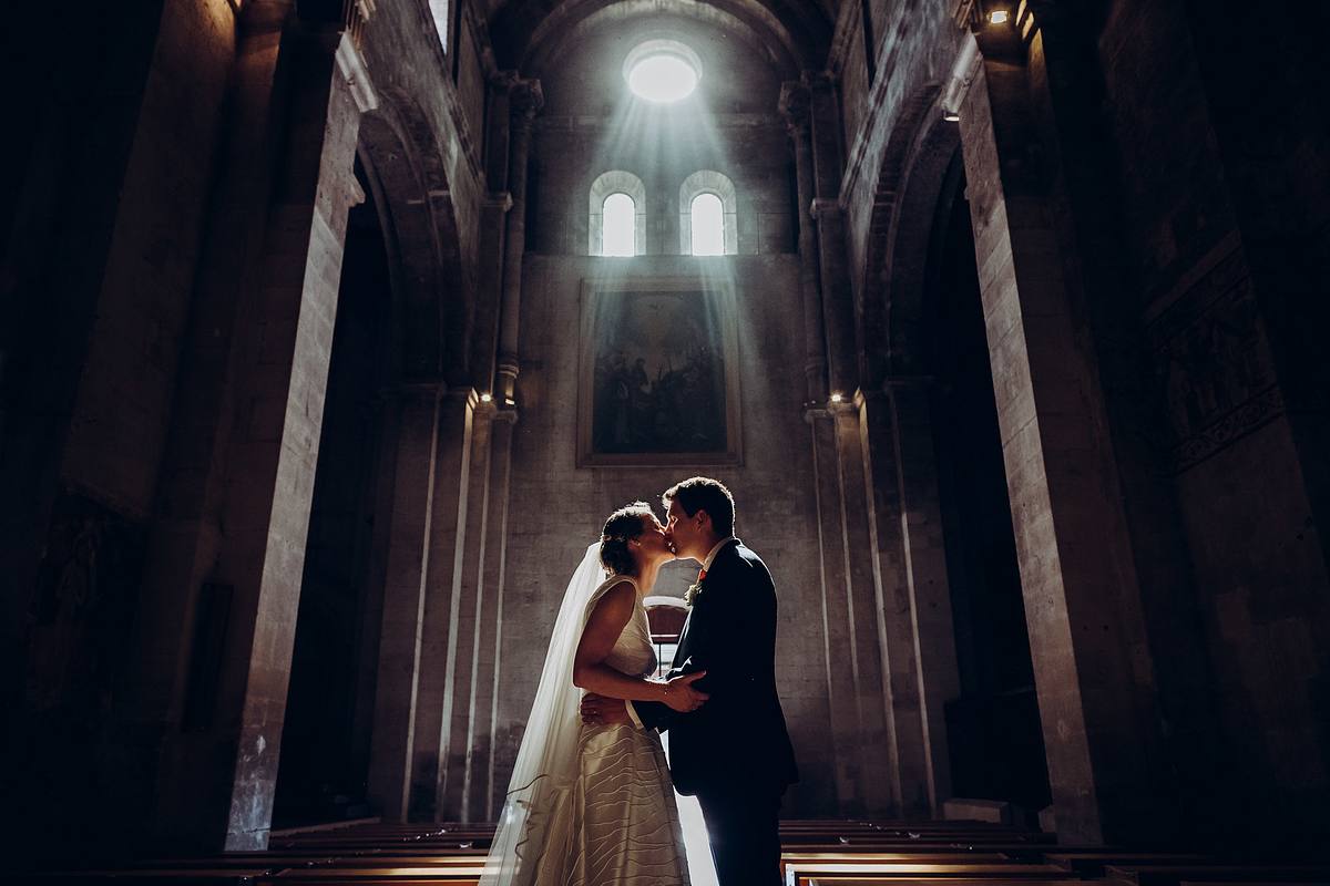 Transformer La Lumi&egrave;re En Emotion Dans Les Images De Mariage