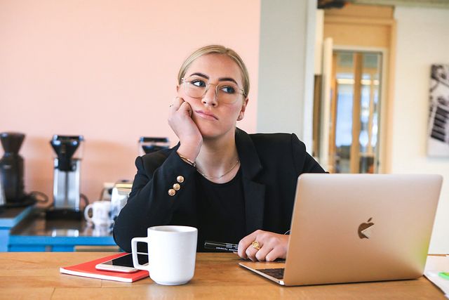 So bewerben Sie sich bei Modelagenturen: 7 Schritte