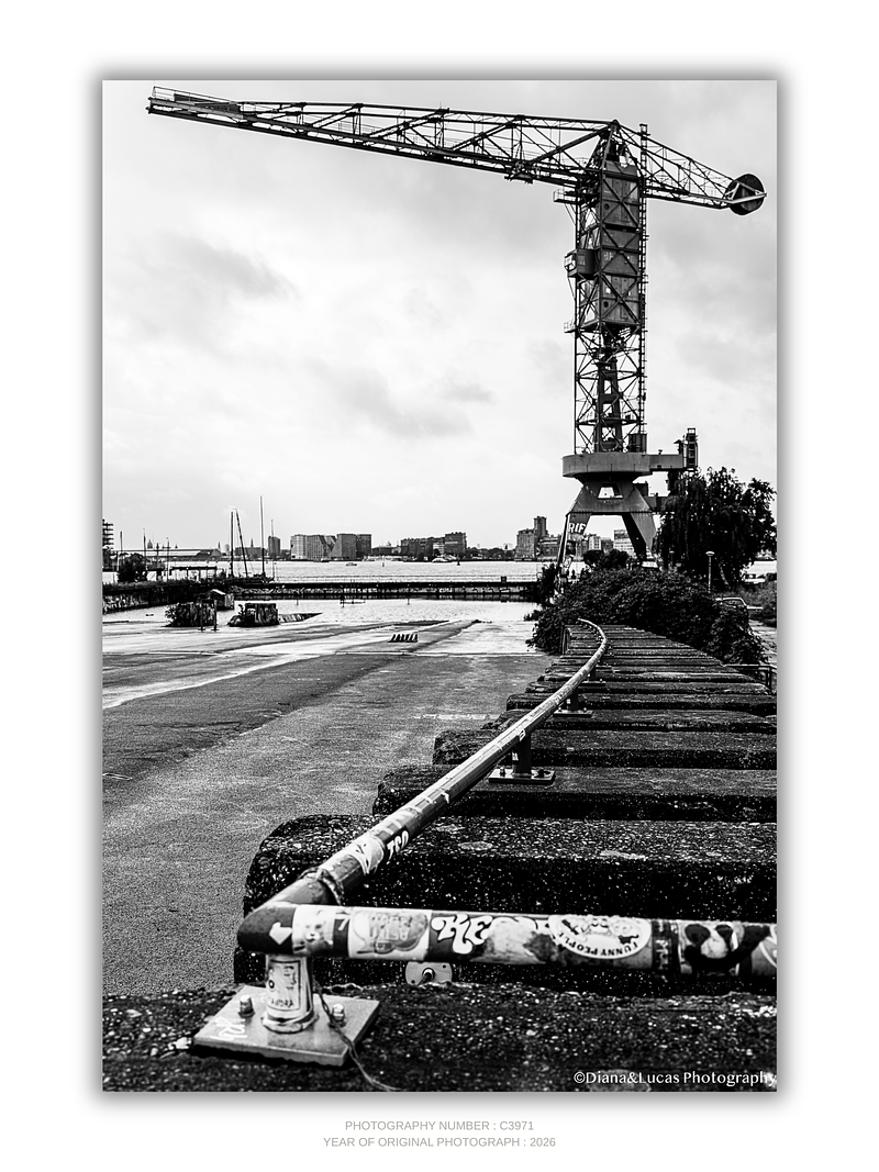COLLECTION - URBAN GEOMETRY VERTICAL - "End of the Line" - LIMITED EDITION 10 of 10