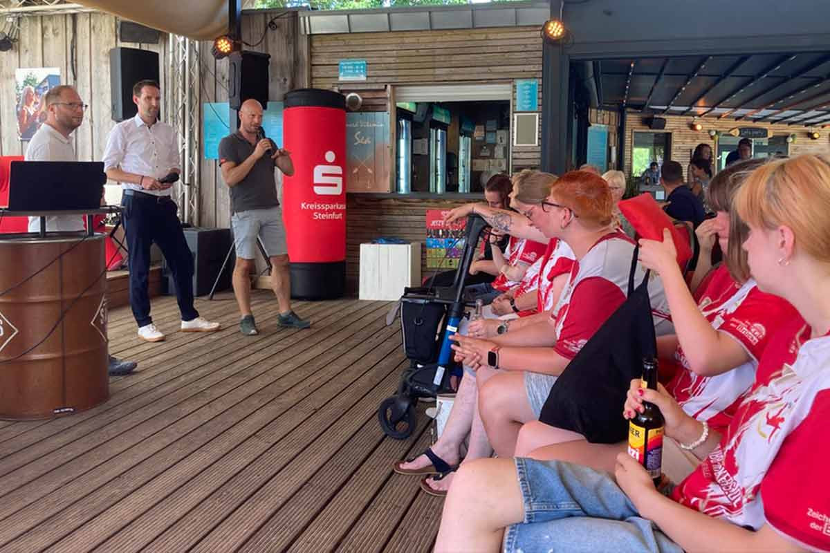 Spannender Augenblick als die Gewinner genannt wurden