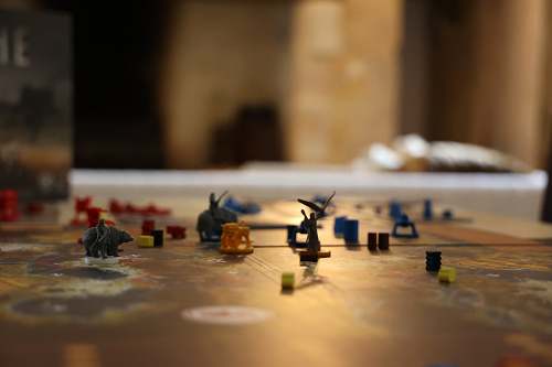 Scythe. Les figurines ont pris possession de la table au Château ludique de Saint-Chamarand