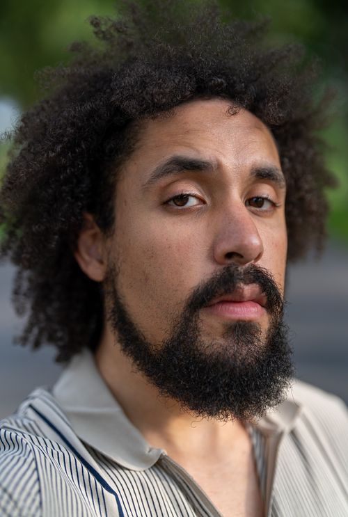 Hello, my name is Argus Dakazha. I'm a portrait & headshot photographer based in Whitehall, Pennsylvania.