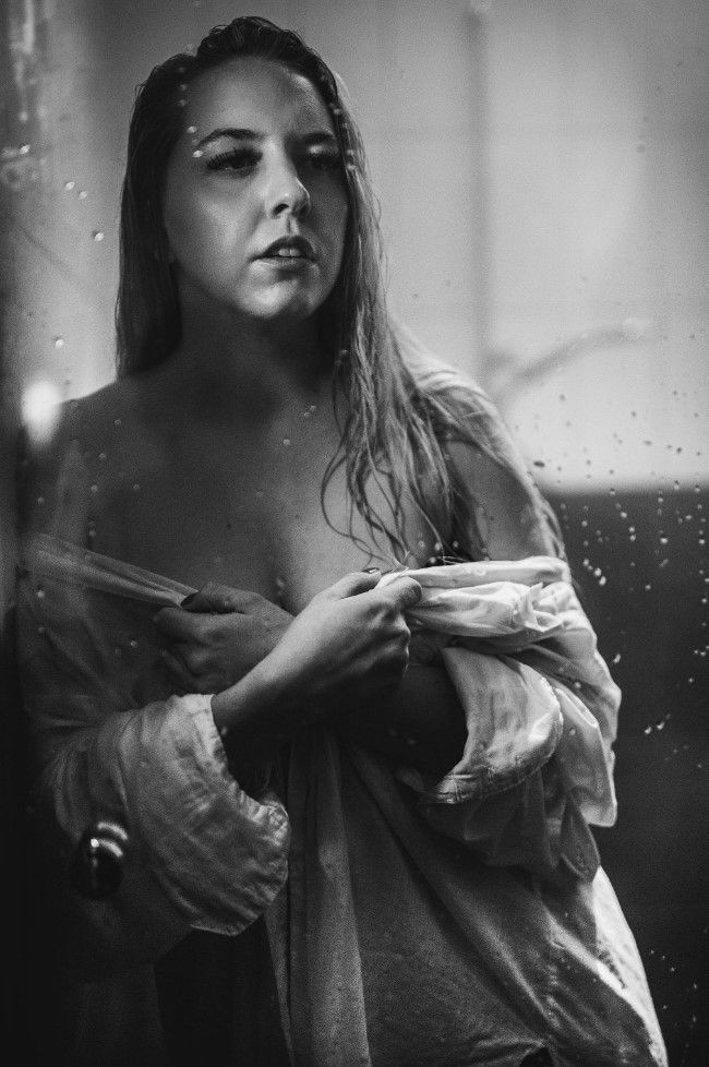Dramatische boudoirpose door Valentina Buerkli