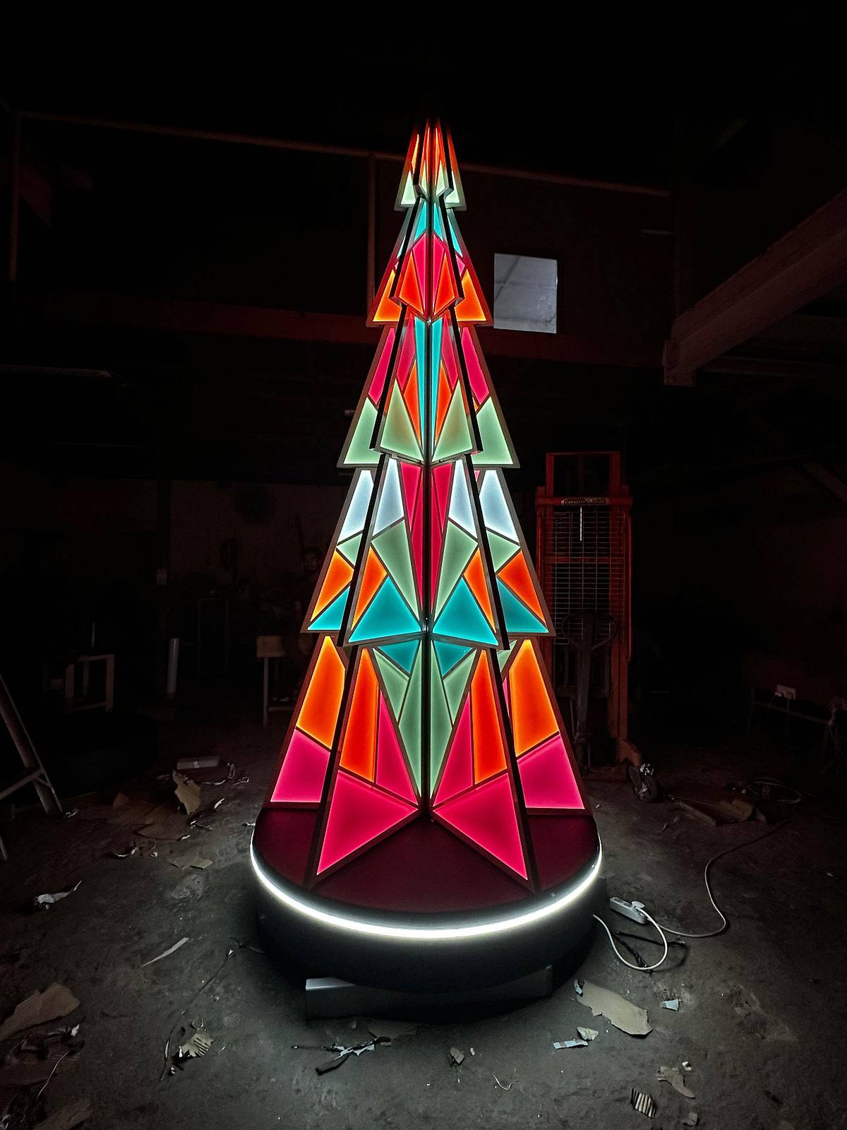 fabrication process contemporary christmas sculpture luxury hotel
