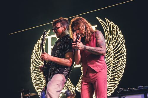 LIVE MUSIC