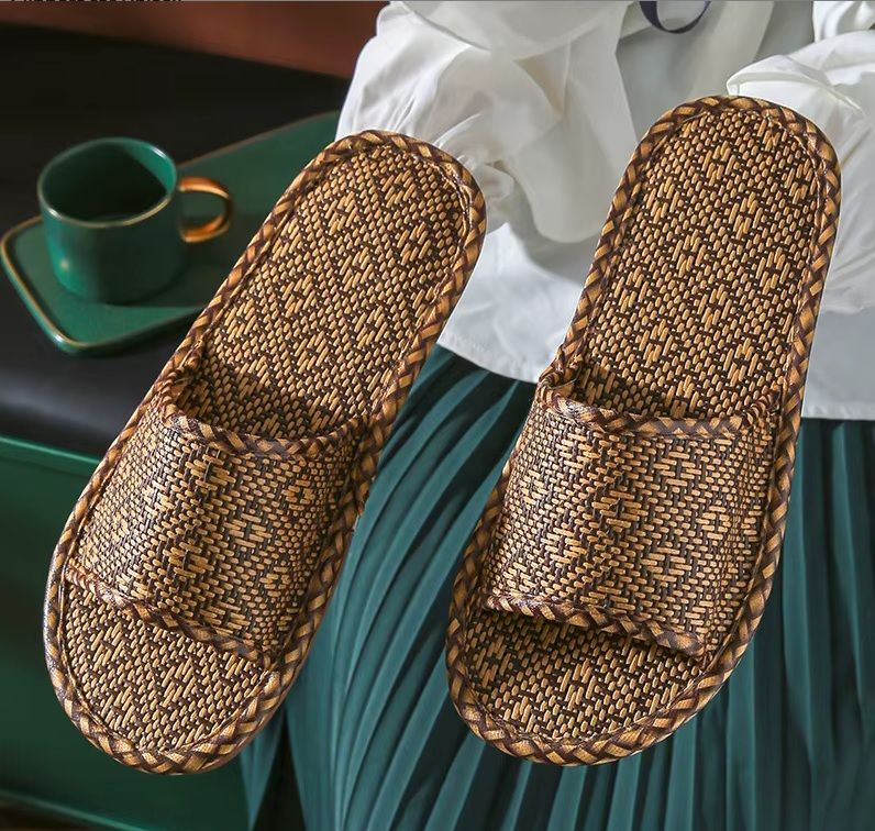 Light Straw Slippers